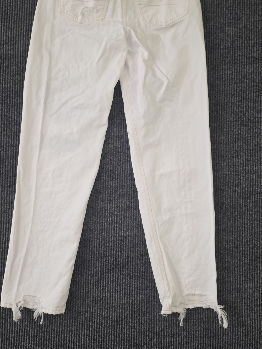 American Eagle White Denim Jeans with Copper Hardware - Picture 9 of 10